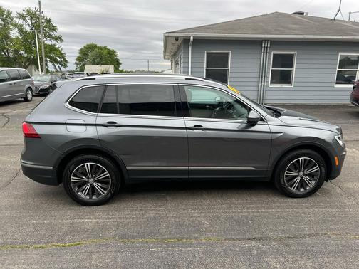Platinum Gray Metallic 2018 Volkswagen Tiguan 2.0T SEL