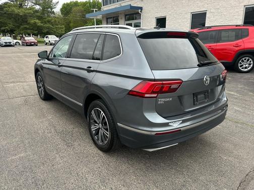 Platinum Gray Metallic 2018 Volkswagen Tiguan 2.0T SEL