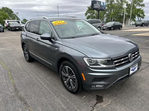 Platinum Gray Metallic 2018 Volkswagen Tiguan 2.0T SEL