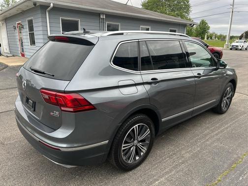 Platinum Gray Metallic 2018 Volkswagen Tiguan 2.0T SEL