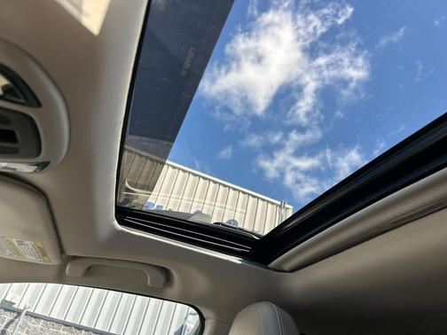 Crystal White Pearl 2024 Subaru Outback Limited