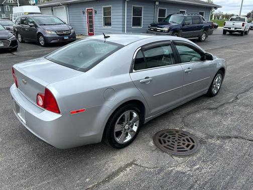Silver Ice Metallic 2011 Chevrolet Malibu 2LT
