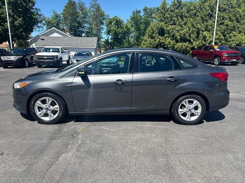 Magnetic Metallic 2017 Ford Focus SE