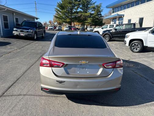 2022 Chevrolet Malibu FWD LT