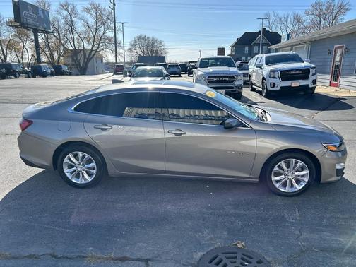 2022 Chevrolet Malibu FWD LT