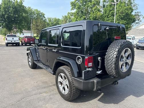 Black Clearcoat 2016 Jeep Wrangler Unlimited Sahara