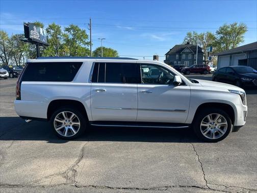 2017 Cadillac Escalade ESV Luxury
