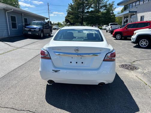 Pearl White 2014 Nissan Altima 2.5 S
