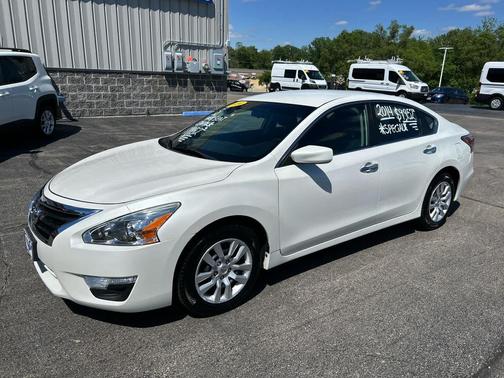 Pearl White 2014 Nissan Altima 2.5 S