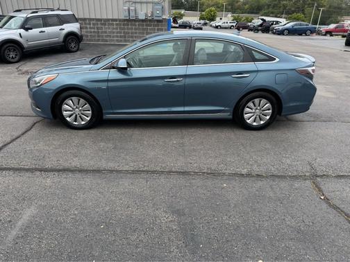 2016 Hyundai SONATA Hybrid SE