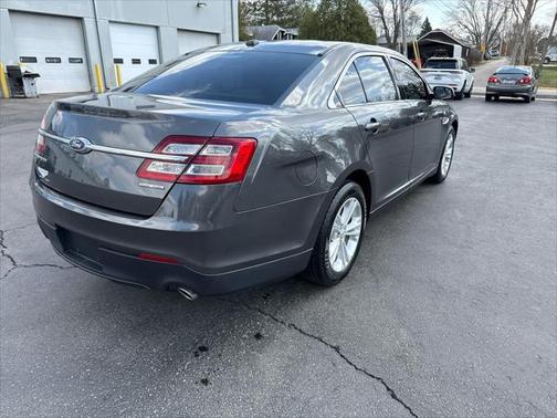 2017 Ford Taurus SE
