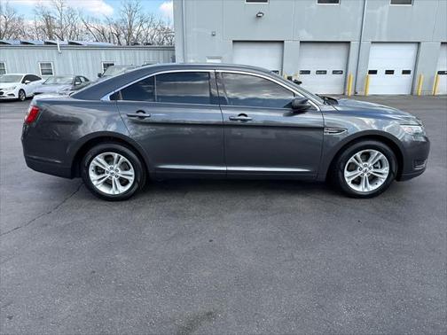 2017 Ford Taurus SE