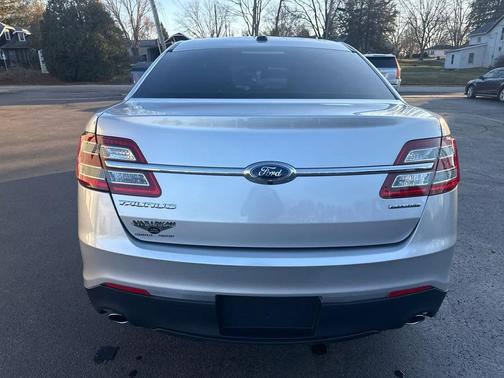 2017 Ford Taurus SE