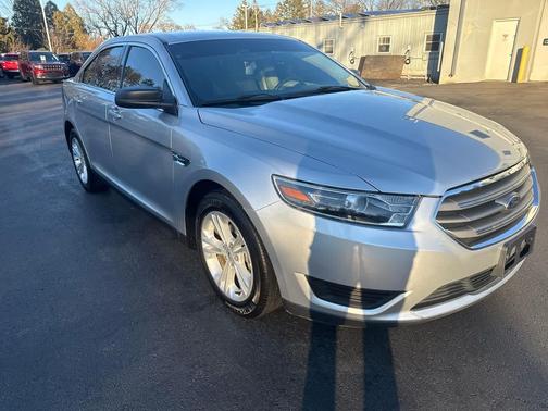 2017 Ford Taurus SE