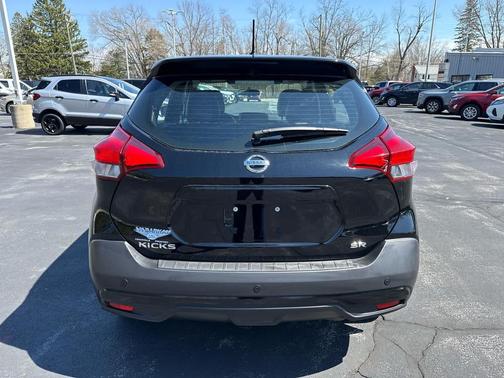 Super Black 2019 Nissan Kicks SR