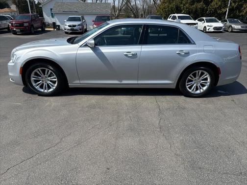 2021 Chrysler 300 Touring