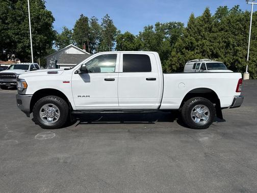 Bright White Clearcoat 2020 RAM 2500 Tradesman Crew Cab 4x4 6'4' Box