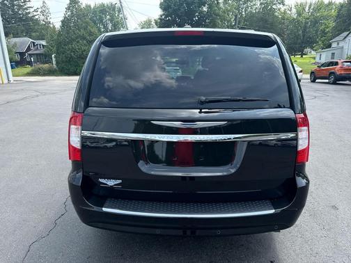 2015 Chrysler Town & Country Touring-L
