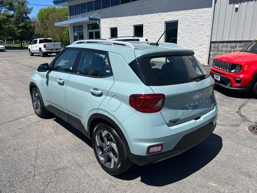 Mirage Green 2025 Hyundai VENUE SEL