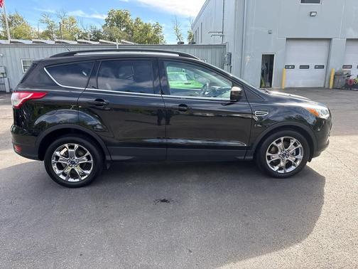 Tuxedo Black Metallic 2014 Ford Escape SE