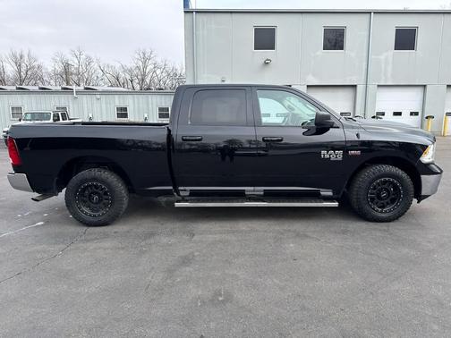2019 RAM 1500 SLT