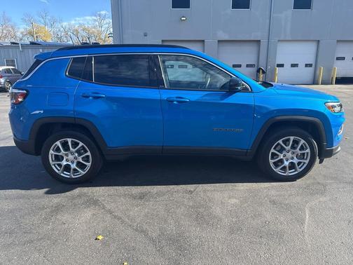 2023 Jeep Compass Latitude Lux