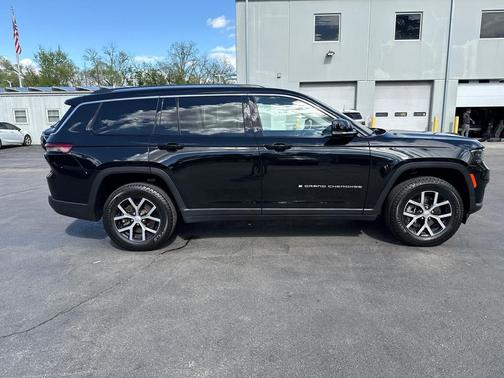 Diamond Black Crystal Pearlcoat 2023 Jeep Grand Cherokee L Limited
