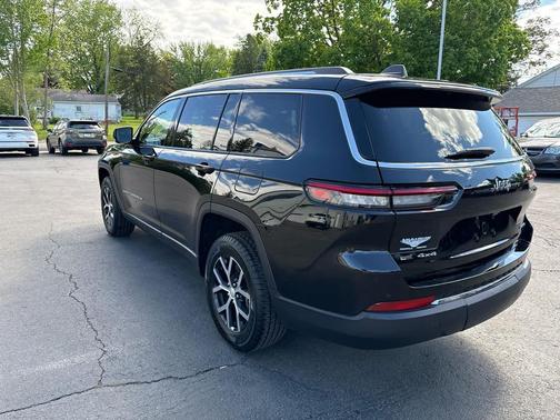 Diamond Black Crystal Pearlcoat 2023 Jeep Grand Cherokee L Limited