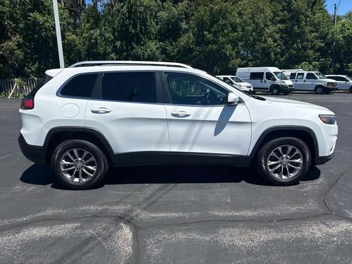 Bright White Clearcoat 2019 Jeep Cherokee Latitude Plus
