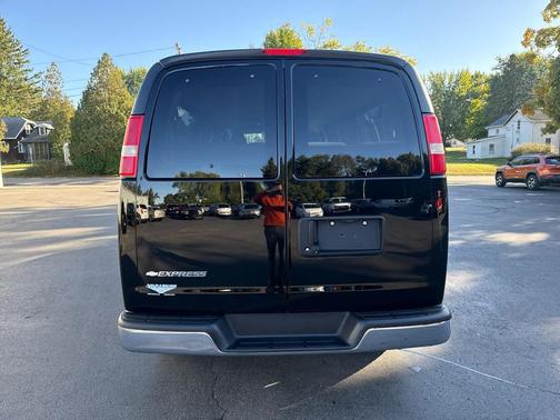 2017 Chevrolet Express 3500 LT