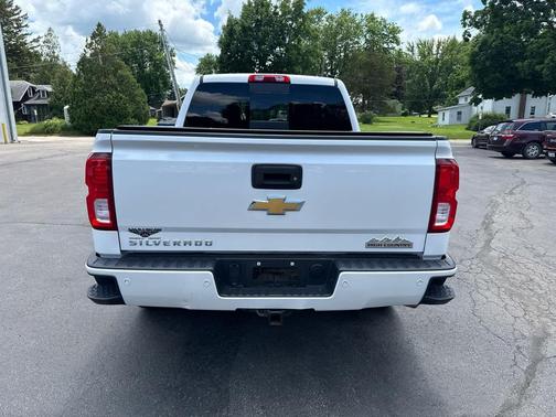 Iridescent Pearl Tricoat 2018 Chevrolet Silverado 1500 High Country
