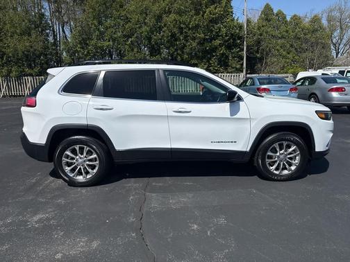 Bright White Clearcoat 2022 Jeep Cherokee Latitude Lux