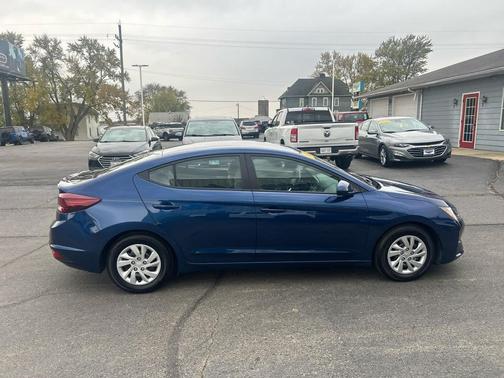 2020 Hyundai ELANTRA SE