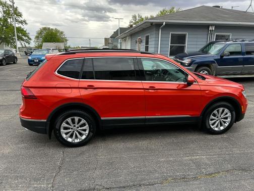 Habanero Orange Metallic 2018 Volkswagen Tiguan 2.0T SE 4MOTION