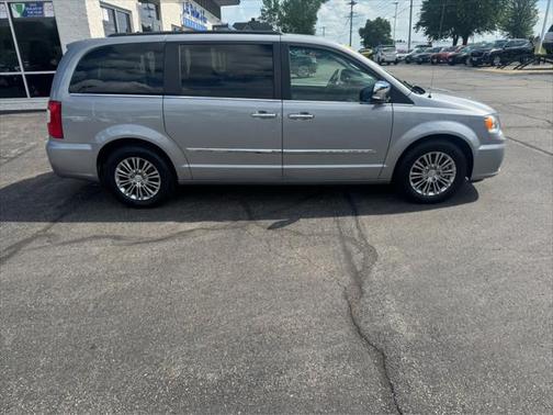 2015 Chrysler Town & Country Touring-L