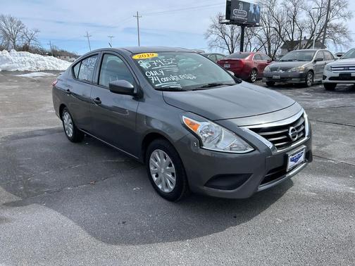 2019 Nissan Versa 1.6 S+