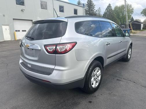 Silver Ice Metallic 2014 Chevrolet Traverse LS