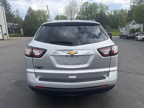 Silver Ice Metallic 2014 Chevrolet Traverse LS