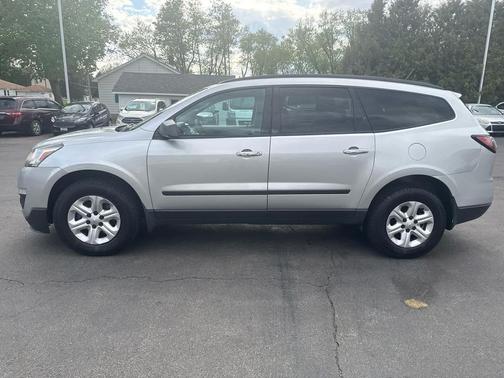 Silver Ice Metallic 2014 Chevrolet Traverse LS