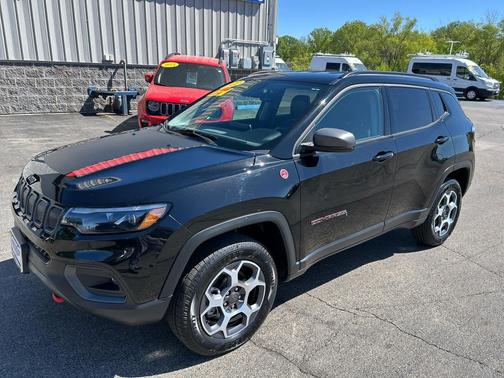 Diamond Black Crystal Pearlcoat 2022 Jeep Compass Trailhawk