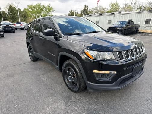 Diamond Black Crystal Pearlcoat 2018 Jeep Compass Sport