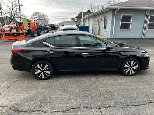 Super Black 2020 Nissan Altima 2.5 SV