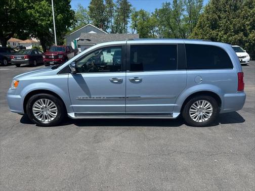 2013 Chrysler Town & Country Limited