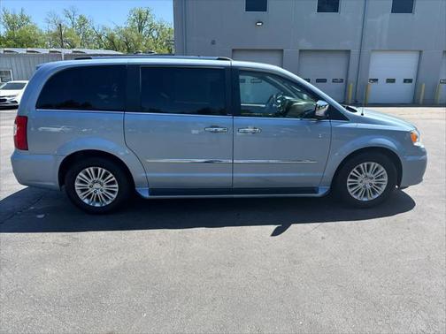 2013 Chrysler Town & Country Limited