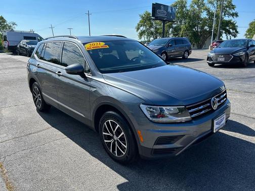 Platinum Gray Metallic 2021 Volkswagen Tiguan 2.0T SE 4MOTION