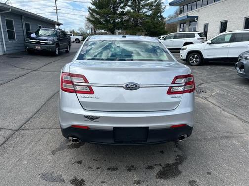 2018 Ford Taurus SE