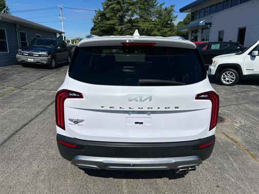 Glacial White Pearl 2022 Kia Telluride SX