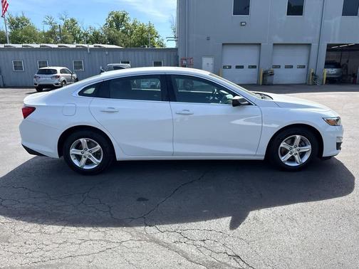 Summit White 2019 Chevrolet Malibu 1LS