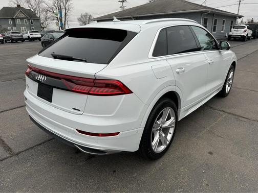 2022 Audi Q8 55 Premium Plus