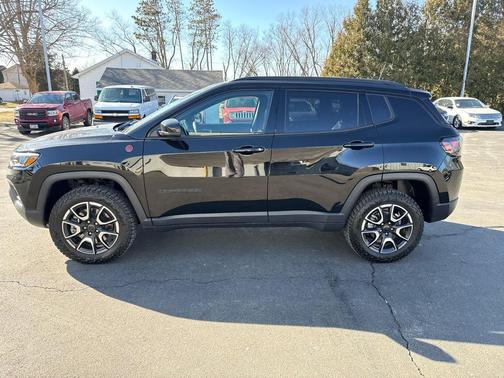 2025 Jeep Compass Trailhawk